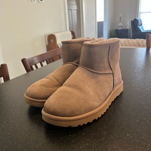 Mauve Brown Light UGGs Women’s 9